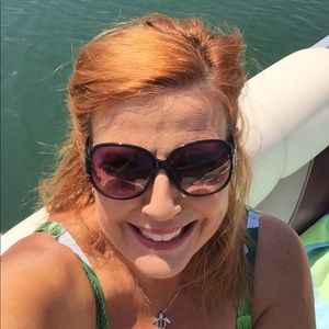 Meet your Posher, Debbie